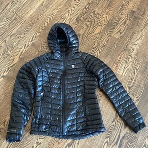 Mountain Hardwear Women’s medium ghost whisperer, black down jacket
